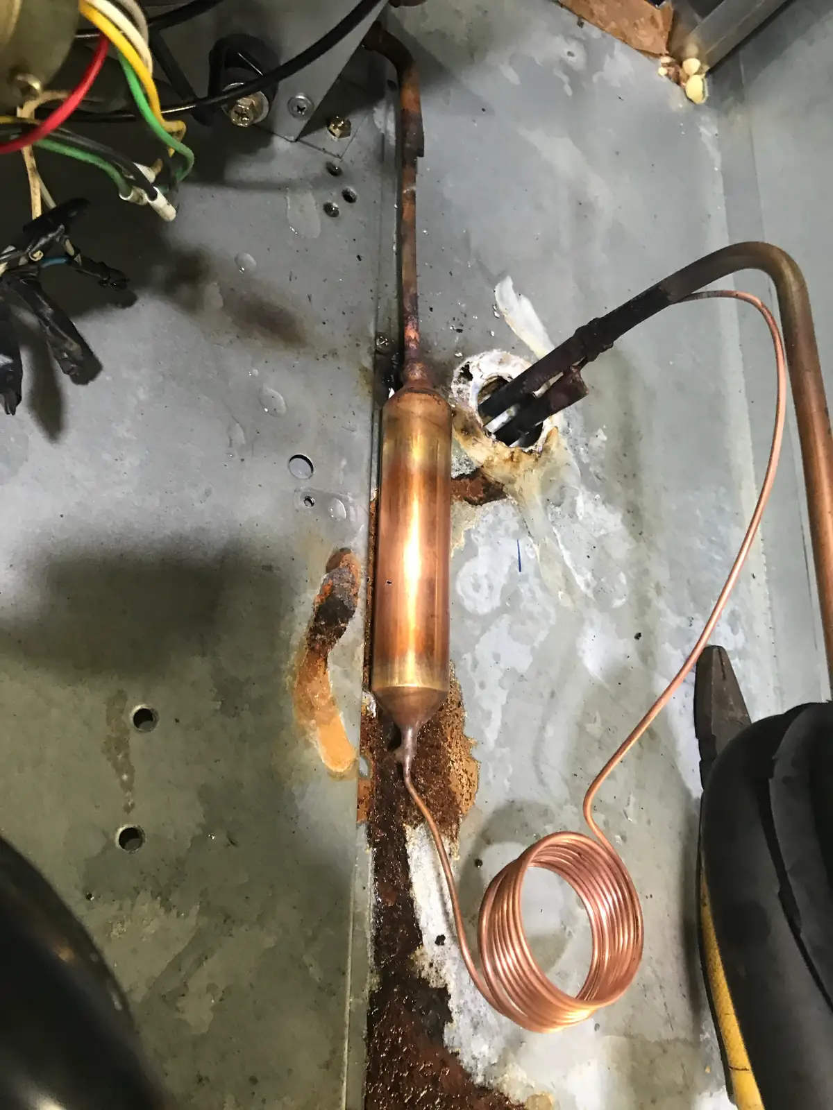 高雄大社商用冷凍設備更換新的乾燥過濾器與毛細管