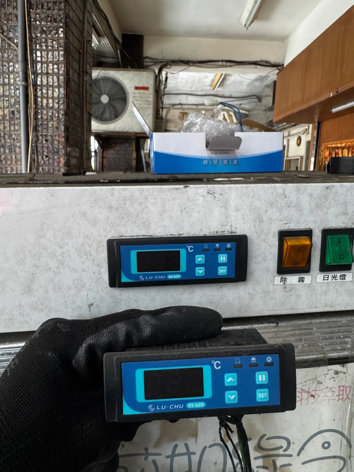 高雄鹽埕區堀江商場商用冷凍設備新舊 LU-CHU RS-620 微電腦控制器更換對照