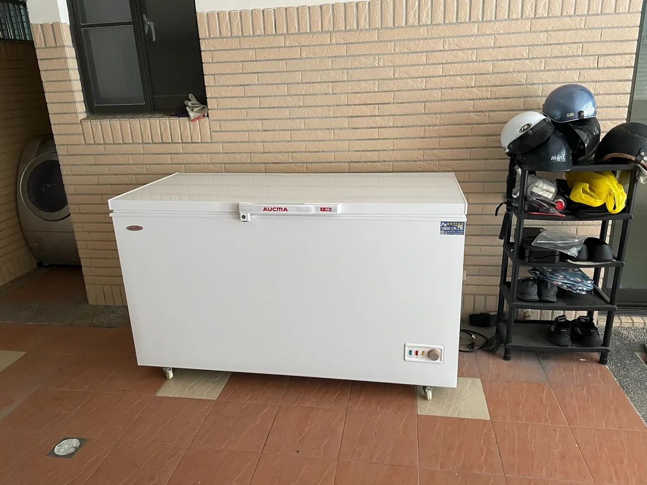 全新大型臥式冷凍冰櫃到店安裝