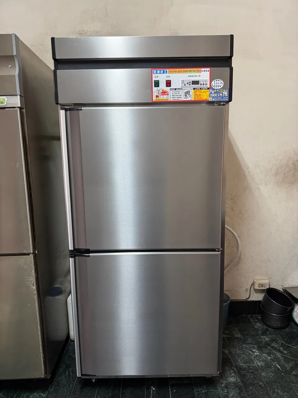 全新雙門風冷商用冰箱外觀